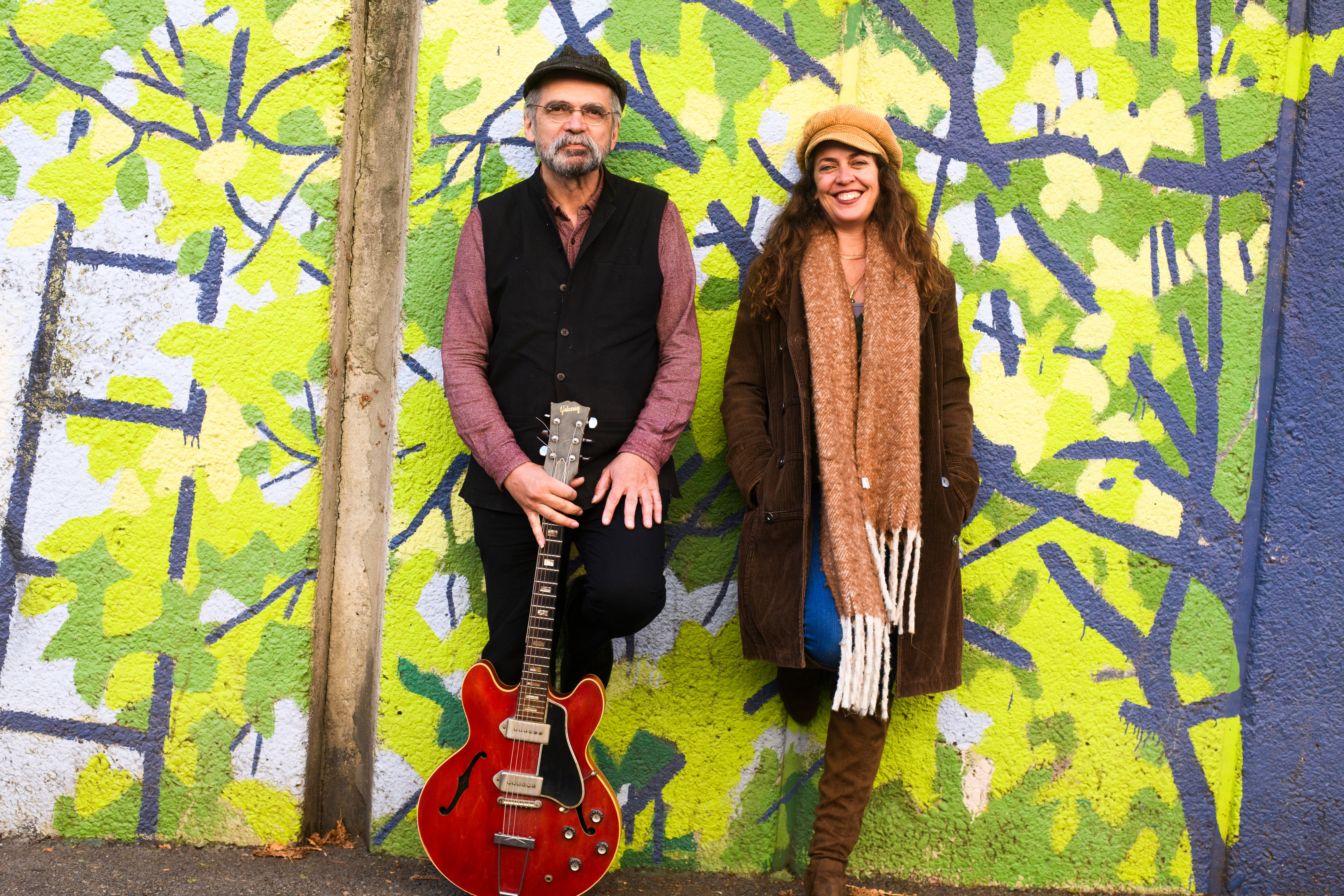 Azagio sur fond vert et jaune